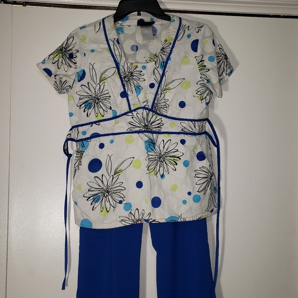 Scrub top